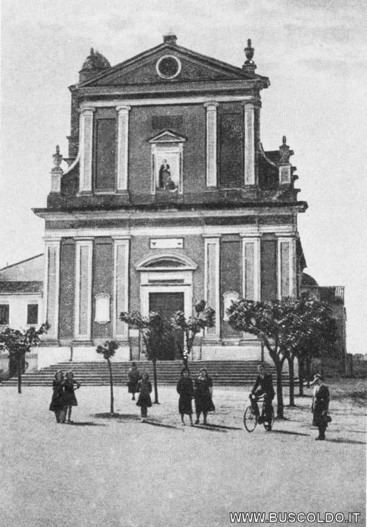 Buscoldo piazza della chiesa