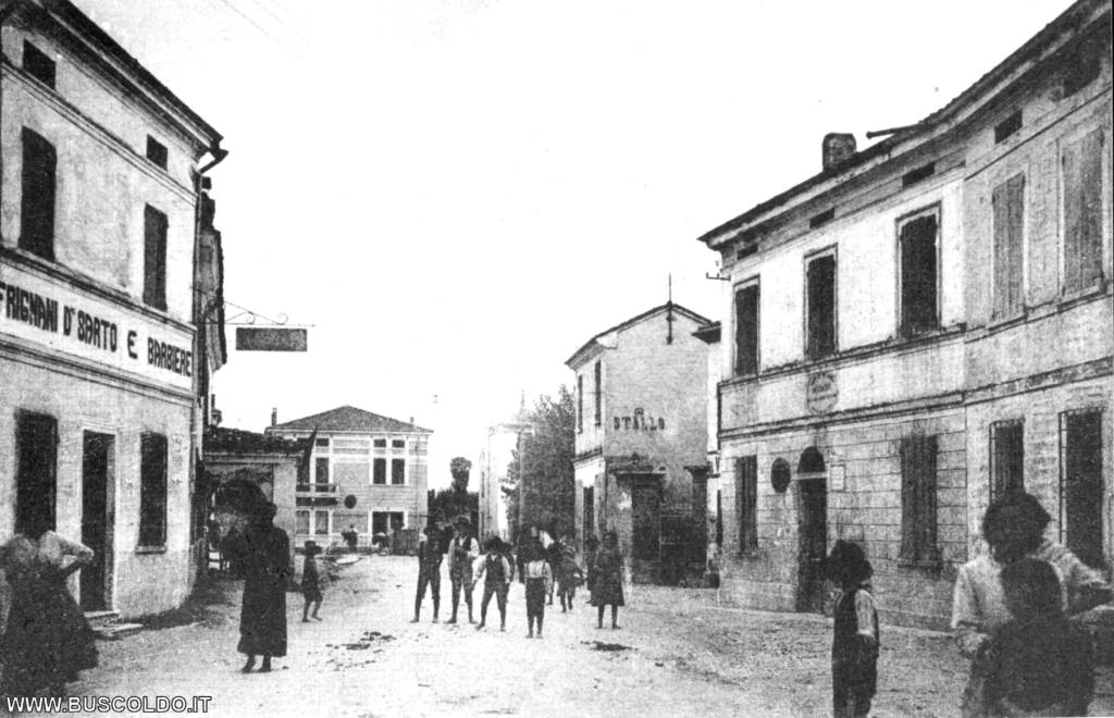 Via Marconi verso la piazza