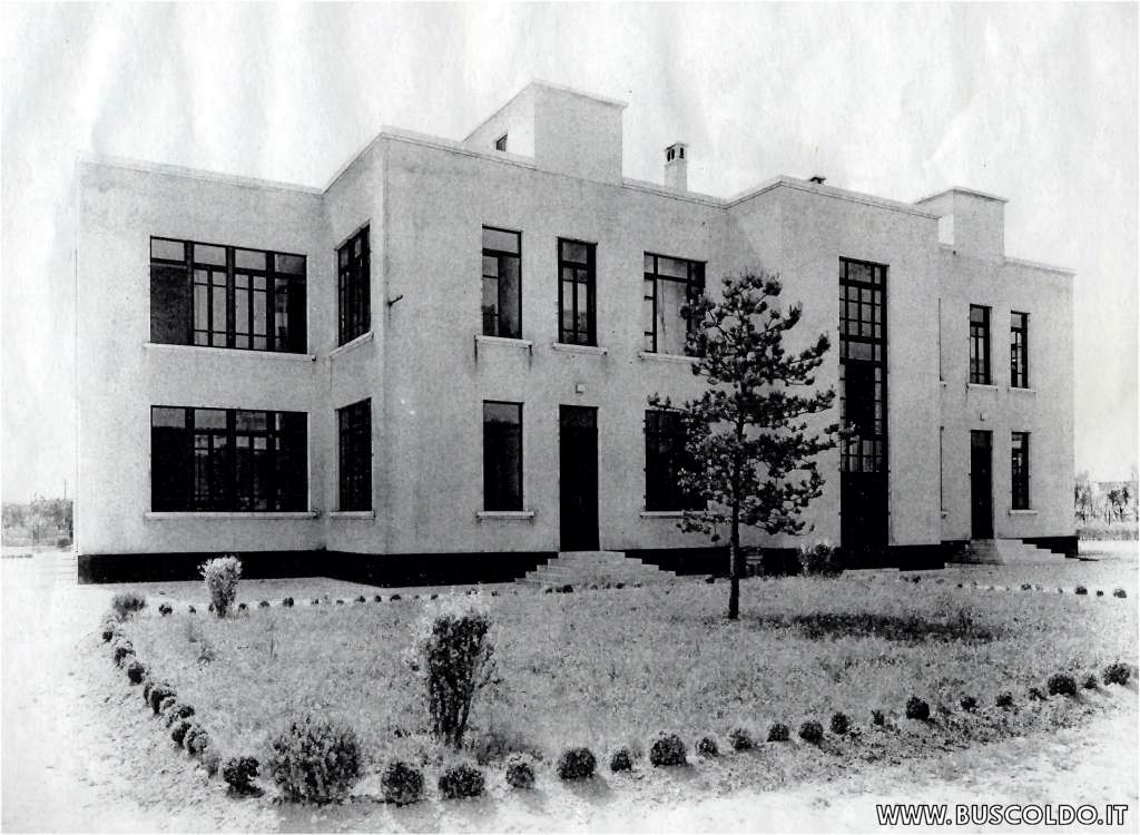 La Scuola Elementare vista sul retro