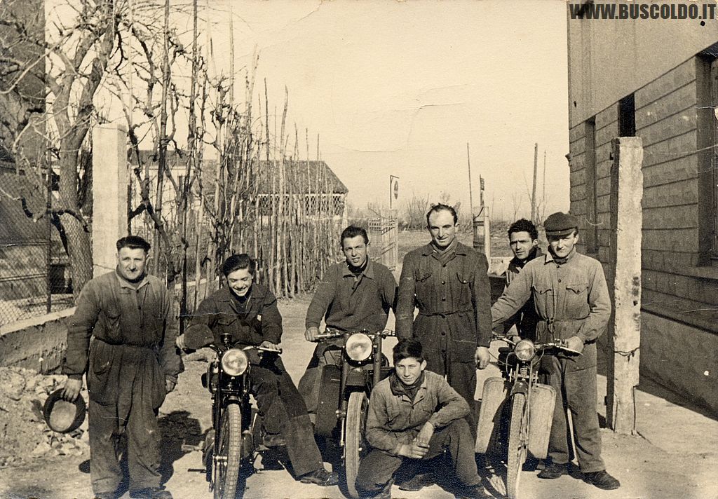 ragazzi in moto