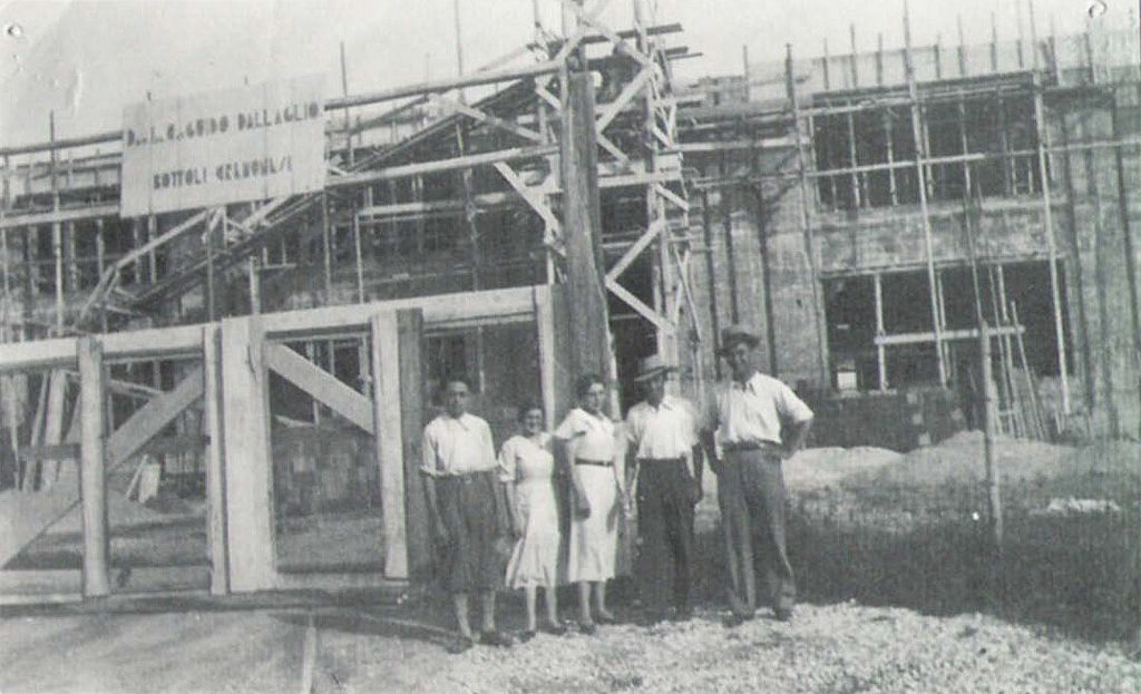 anni '20 scuola elementare di Buscoldo in costruzione