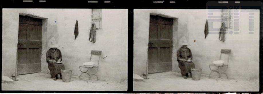 Archivio Pizzamiglio - donna seduta davanti a casa